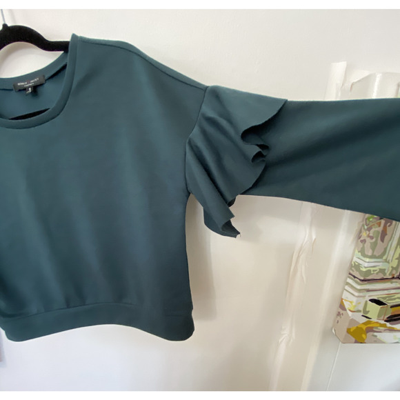 Romeo & Juliet Hunter Green Ruffle Long Sleeve Knit Round Neck Sweater S - Picture 3 of 9